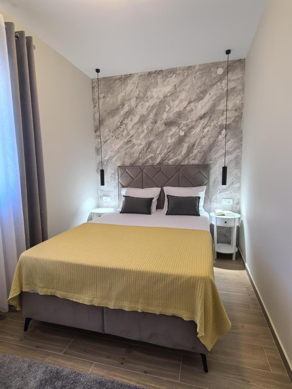 Sunny Hill - Parking - Fenced Garden - Luxury Loft Lejlighed Kotor Eksteriør billede