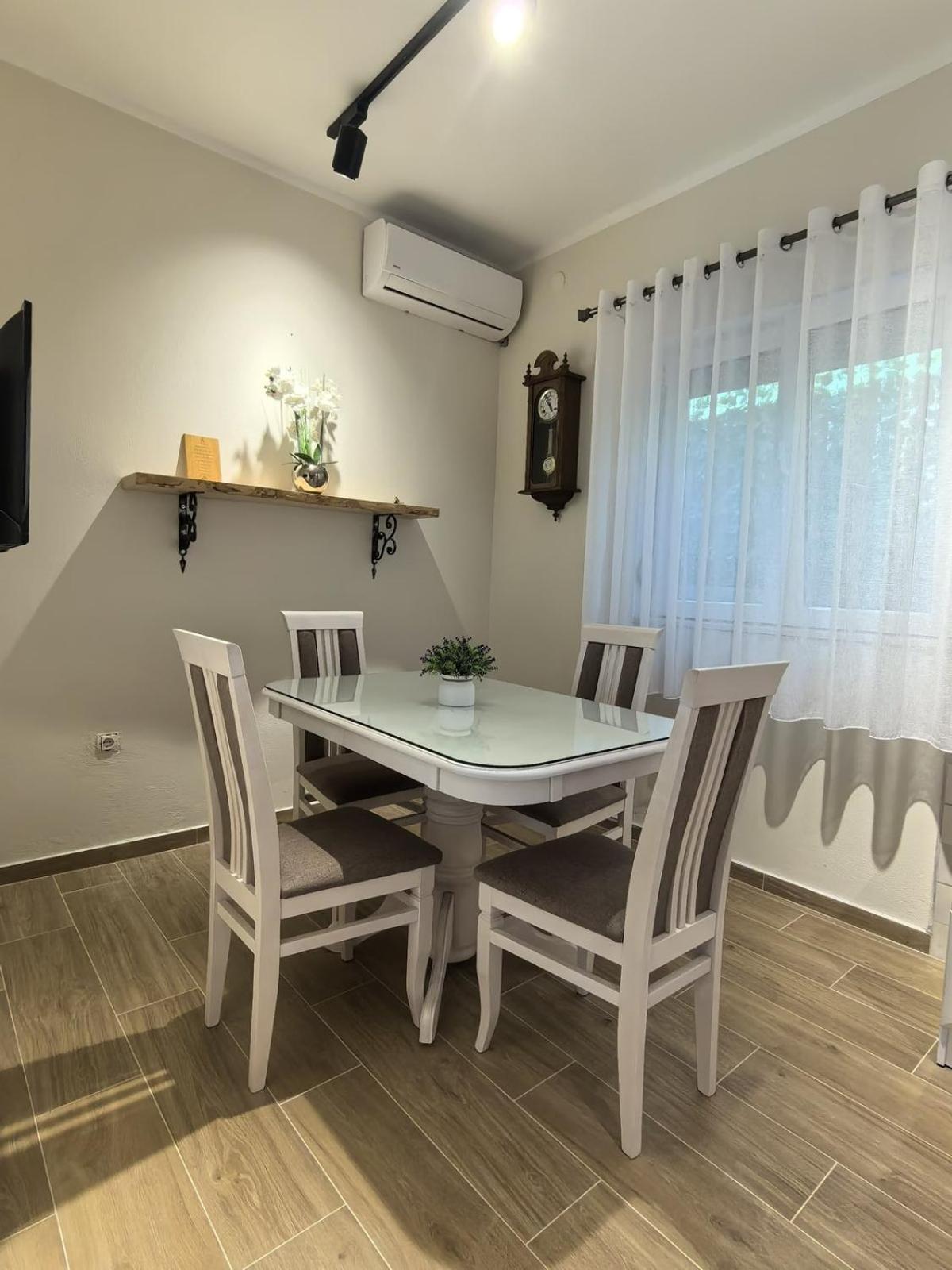 Sunny Hill - Parking - Fenced Garden - Luxury Loft Lejlighed Kotor Eksteriør billede