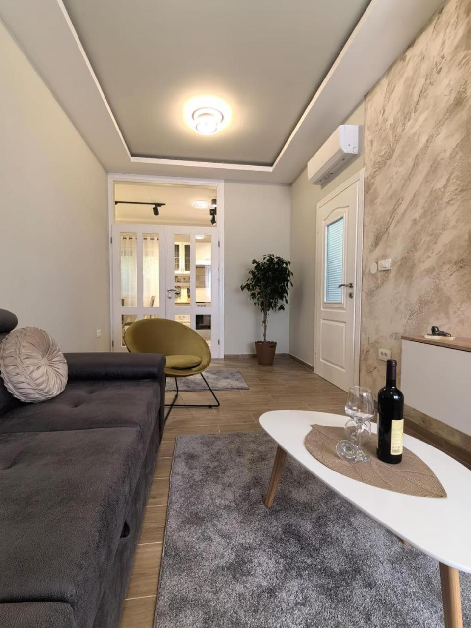 Sunny Hill - Parking - Fenced Garden - Luxury Loft Lejlighed Kotor Eksteriør billede